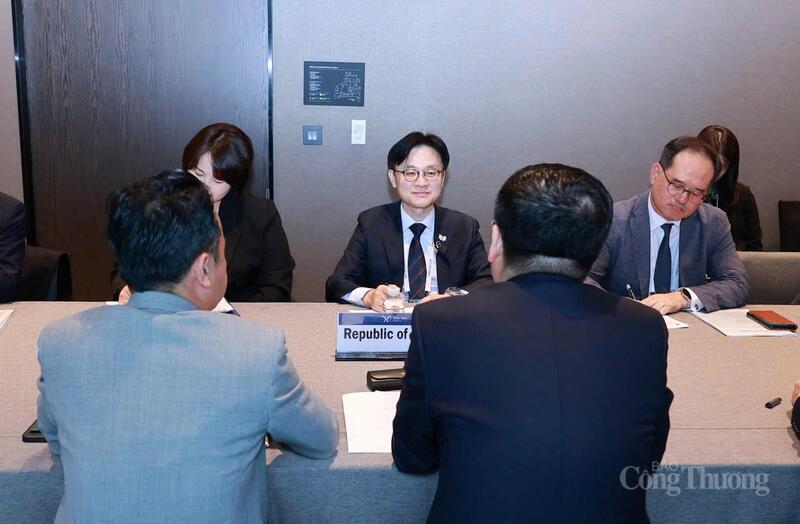 Bộ trưởng Bộ Công Thương và Năng lượng Hàn Quốc Kim Jung-Kwan đánh giá cao hợp tác kinh tế, thương mại giữa hai nước Việt Nam - Hàn Quốc trong thời gian qua.