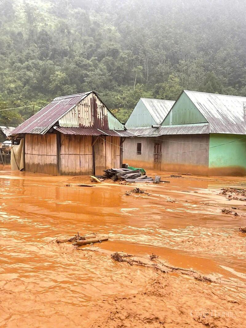 Họa đất… chảy khiến người dân vùng cao trải qua nhiều đêm thức trắng.