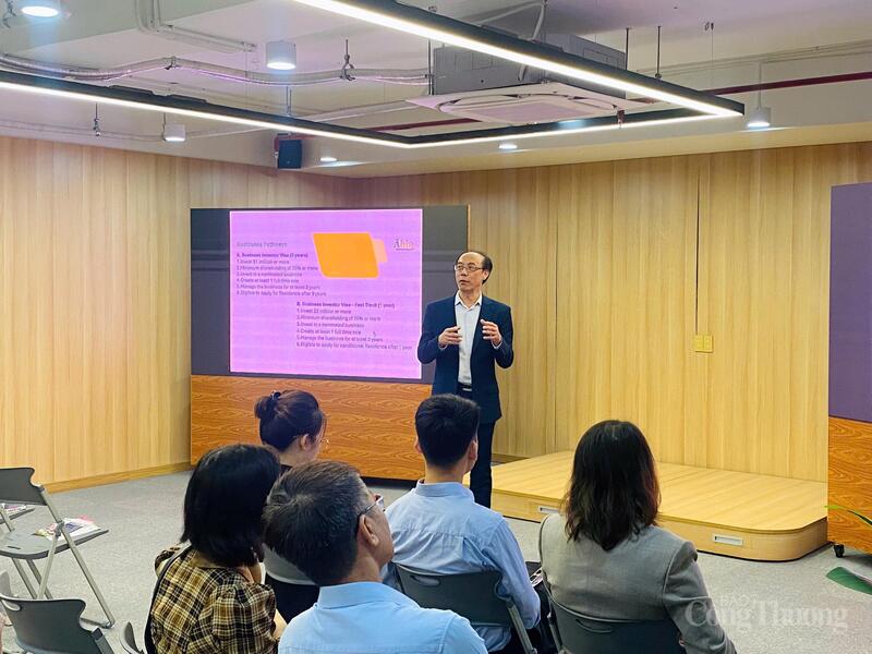 Các chuyên gia chia sẻ tại sự kiện.