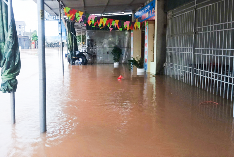 Nhiều nơi ghi nhận ngập sâu hơn 2m.