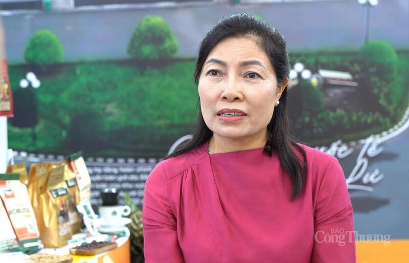 Bà Lê Thị Hải, Giám đốc Công ty TNHH Cà phê Hải Việt (tỉnh Đồng Nai) đánh giá cao sự chuyên nghiệp, hỗ trợ doanh nghiệp của Ban tổ chức Hội chợ Mùa Thu 2025.