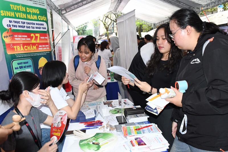 Hơn 70 doanh nghiệp tuyển dụng 2.000 vị trí tại ngày hội việc làm HUIT - 7