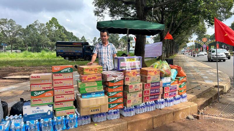 Anh Lê Viết Hải, một thành viên của nhóm thiện nguyện tại chùa Liên Trì