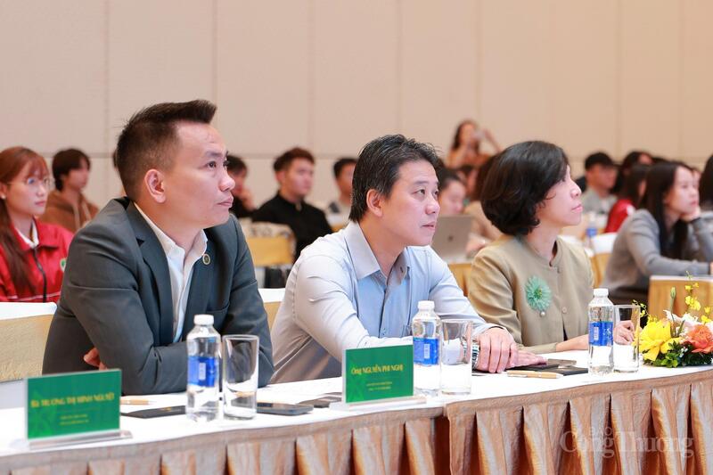 Các đại biểu tham dự Hội nghị “AI E-Commerce - Kiến tạo thế hệ tăng trưởng mới”. Ảnh: Quỳnh Trang.