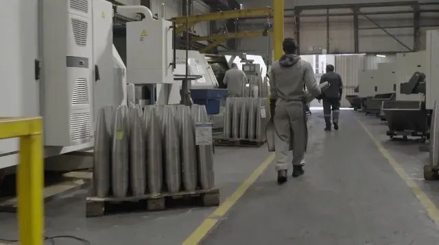 Một cơ sở sản xuất đạn pháo của Rheinmetall. Ảnh: Defense News.