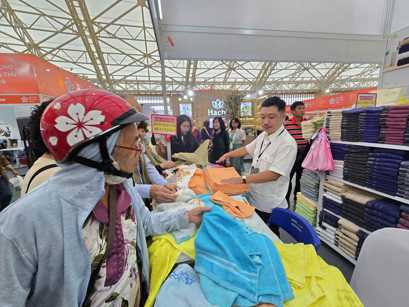 Người tiêu dùng Thủ đô lựa chọn sản phẩm xanh của Dệt Phong Phú