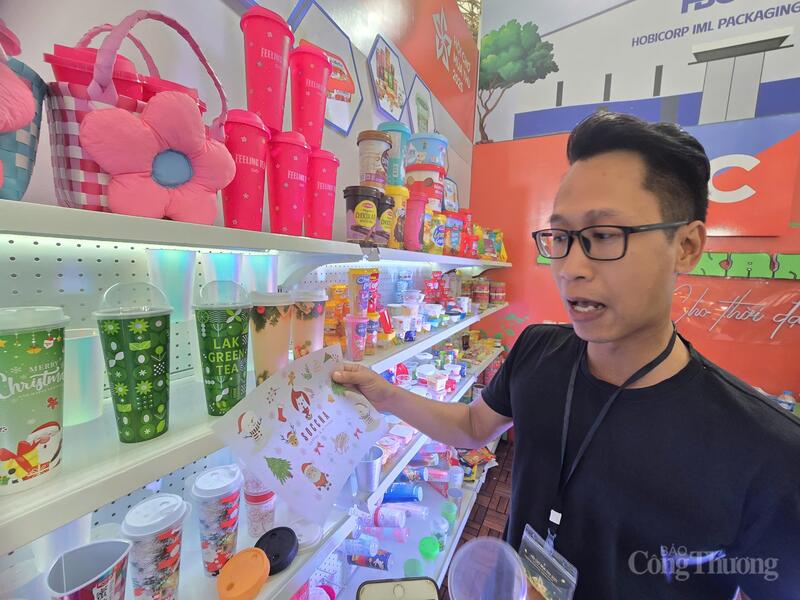 Sản phẩm xanh được Công ty TNHH Thương mại và Phát triển Công nghệ Hòa Bình ( Hà Nội)  giới thiệu tại Hội chợ Mùa Thu lần thứ nhất