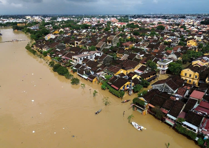 Agribank hỗ trợ các tỉnh miền Trung khắc phục hậu quả lũ lụt do mưa bão - 1