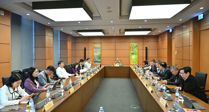 Chiều 3/11 Quốc hội tiến hành thảo luận tại tổ. Ảnh: ĐBND