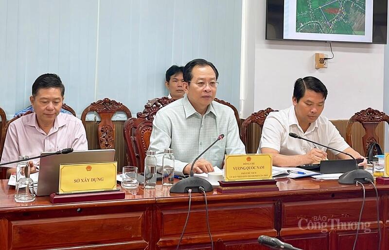 Ông Vương Quốc Nam, Phó Chủ tịch UBND TP. Cần Thơ (ở giữa) phát biểu tại buổi làm việc. Ảnh: Khánh Ngọc