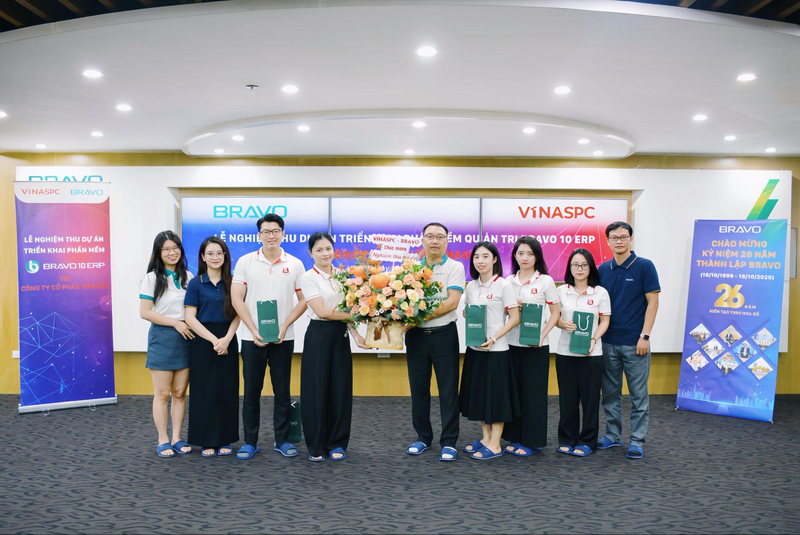 Đại diện VINASPC và Bravo tại lễ nghiệm thu dự án triển khai hệ thống quản trị doanh nghiệp BRAVO 10 ERP.