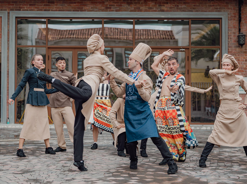 Thị trấn Hoàng Hôn sẽ chìm trong không khí lễ hội bất tận với những show diễn đường phố diễn ra cả ngày