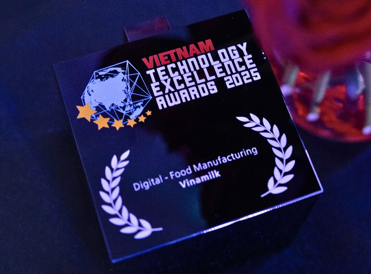 Vinamilk là doanh nghiệp sữa duy nhất của Đông Nam Á được vinh danh tại hạng mục Chuyển đổi số - Sản xuất thực phẩm tại ATEA 2025 (Ảnh: BTC).