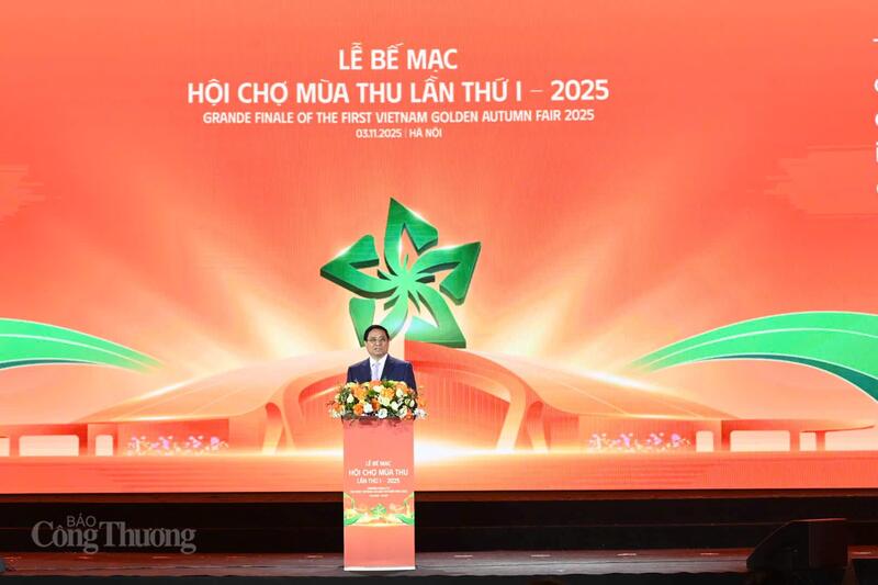 Thủ tướng Phạm Minh Chính phát biểu tại Lễ bế mạc hội chợ. Ảnh: Nam Nguyễn.