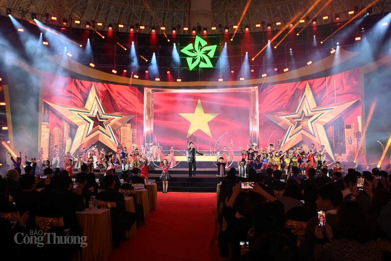 Văn nghệ chào mừng sự kiện. Ảnh: Nam Nguyễn.