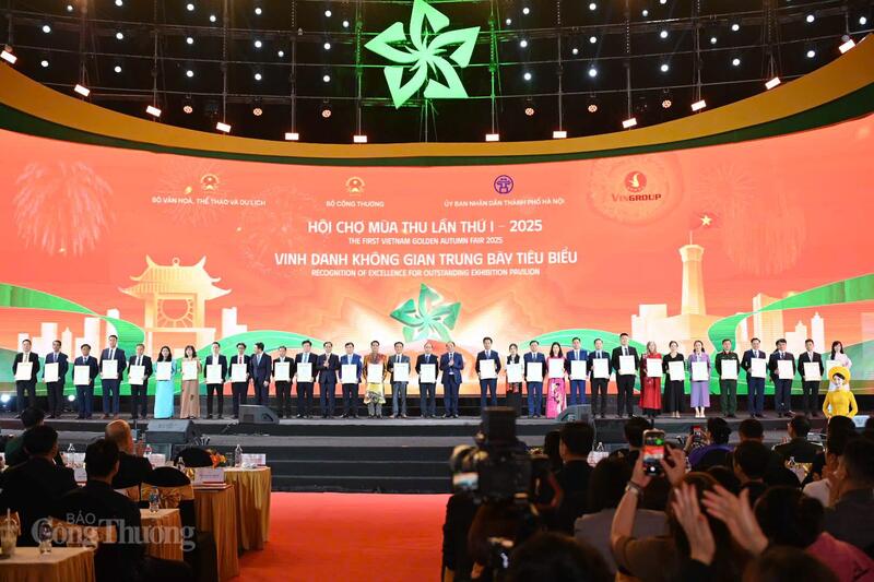 Toàn cảnh Lễ bế mạc Hội chợ Mùa Thu lần thứ nhất - 2025 - 8
