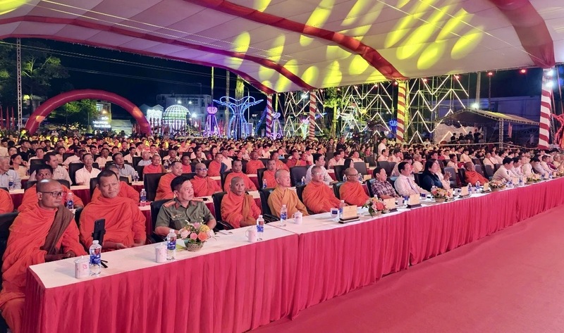 Các đại biểu tham dự lễ khai mạc