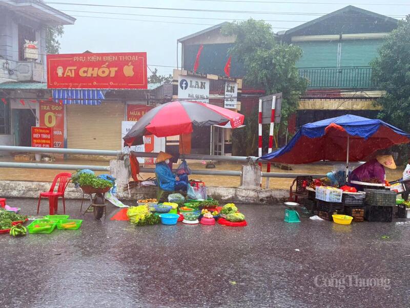 Những nơi cao được người dân tận dụng làm nơi buôn bán, cung ứng lương thực, thực phẩm