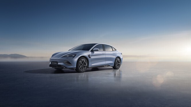 Trong tháng 11/2025, khách hàng mua các mẫu xe năng lượng mới như BYD ATTO 2, ATTO 3, SEAL 5, M6, SEALION 6, SEAL, HAN và SEALION 8 sẽ được nhận ưu đãi tiền mặt hoặc quà tặng trang bị đặc biệt. Ảnh: BYD