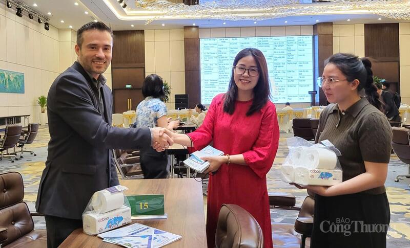 Bà Phạm Thị Quyên - Phó Giám đốc Công ty TNHH Giấy My An cho biết, kết quả ký kết phân phối và ‘chốt’ đơn hàng tại Hội chợ Mùa Thu đã vượt xa kỳ vọng của doanh nghiệp.