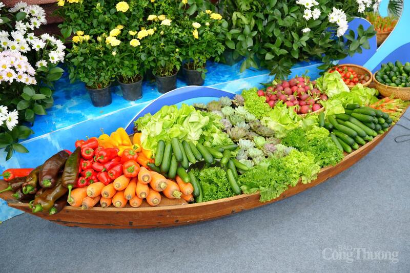 Các sản phẩm nông nghiệp công nghê cao được tỉnh Lâm Đồng trưng bày tại Hội chợ.