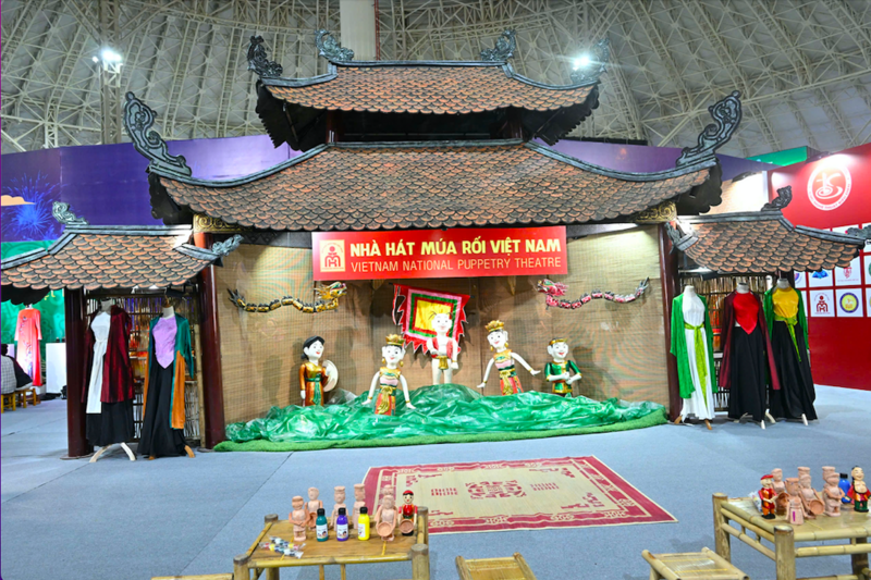 Khu gian hàng trưng bày của Cục Nghệ thuật Biểu diễn - Bộ Văn hoá, Thể thao và Du lịch. Ảnh: Nguyễn Nam.