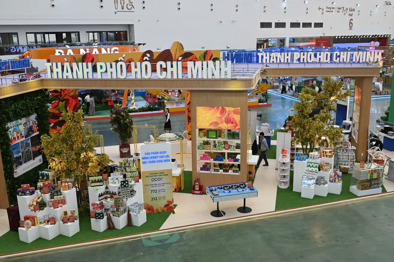 Khu gian hàng trưng bày của UBND Thành phố Hồ Chí Minh. Ảnh: Nguyễn Nam.