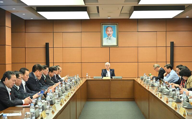 Chiều ngày 03/11 các đại biểu thảo luận tại Tổ. Ảnh: Thu Hường.