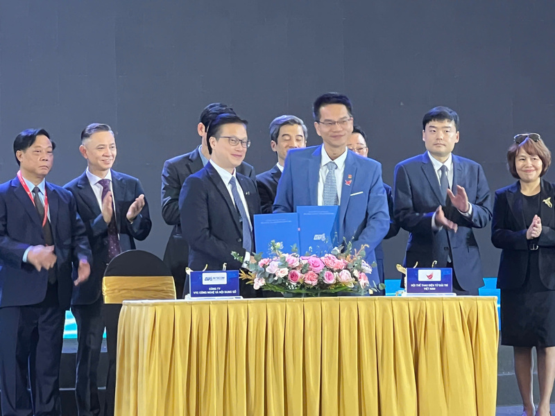 Lễ ký kết giữa Công ty VTC Công nghệ và Nội dung số và Hội Thể thao điện tử giải trí Việt Nam (VIRESA). Ảnh: Thanh Thảo