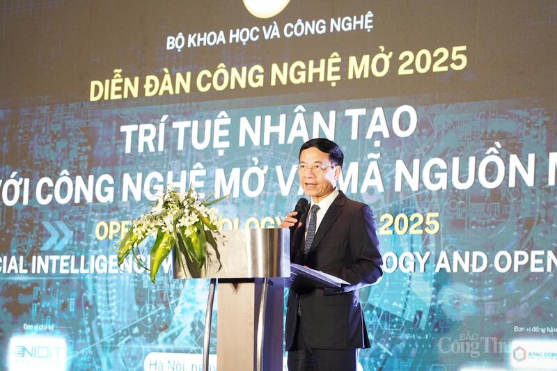 Bộ trưởng Bộ Khoa học và Công nghệ Nguyễn Mạnh Hùng phát biểu tại diễn đàn. Ảnh: Quỳnh Nga