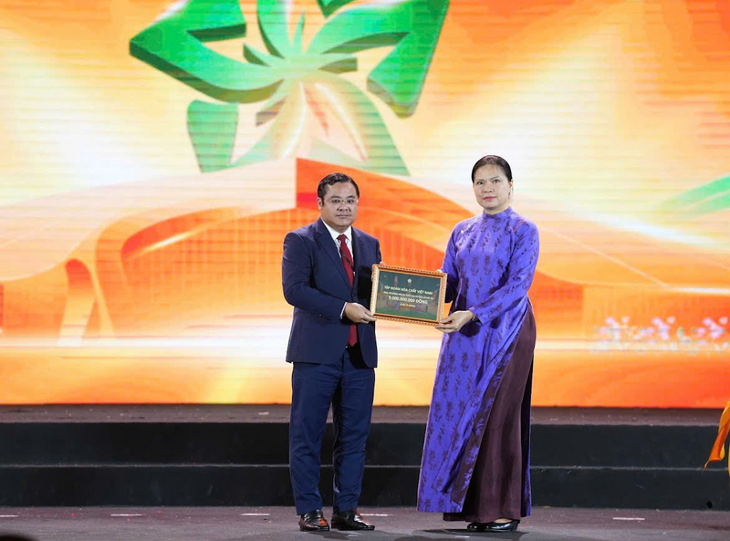 Tập đoàn Hóa chất Việt Nam đã ủng hộ 9 tỷ đồng nhằm chia sẻ khó khăn, giúp đỡ các địa phương chịu ảnh hưởng nặng nề do bão lũ.