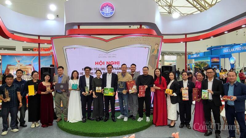 Tại Hội chợ Mùa Thu lần thứ nhất - 2025, Sở Công Thương tỉnh Hà Tĩnh đã tổ chức Hội nghị kết nối giao thương sản phẩm Hà Tĩnh với hệ thống phân phối các tỉnh, thành phố.