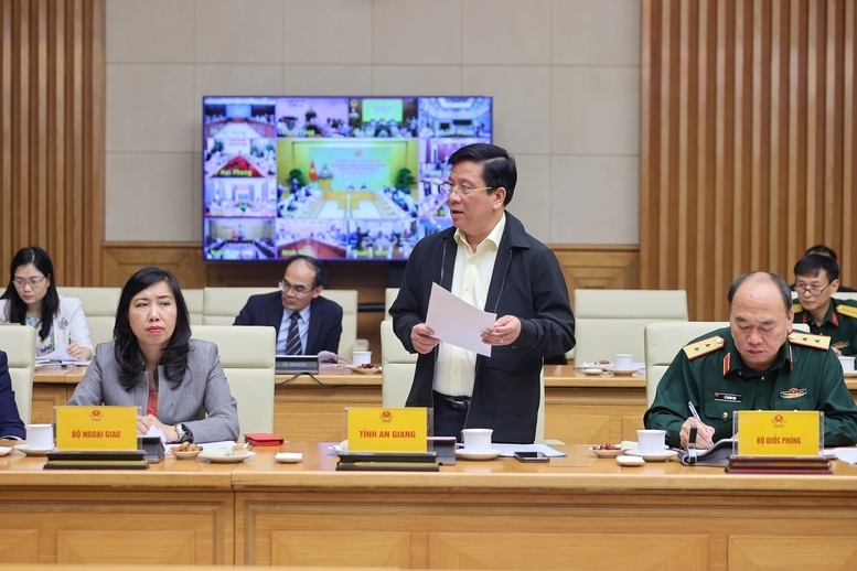 Đại diện tỉnh An Giang báo cáo tại phiên họp - Ảnh: VGP/Nhật Bắc