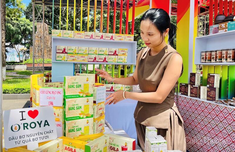 Công ty TNHH Nhất Nông Gia Lai hỗ trợ tiêu thụ sản phẩm cho bà con vùng đồng bào dân tộc thiểu số. Ảnh: Hiền Mai