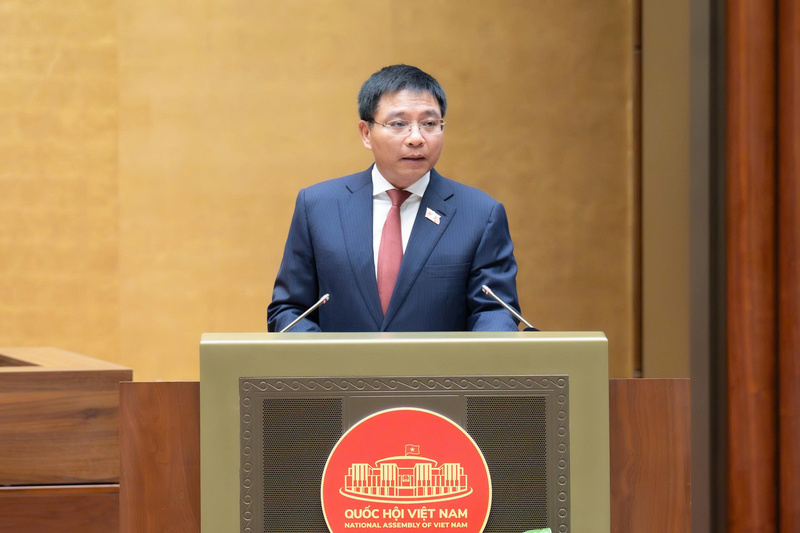 Bộ trưởng Bộ Tài chính Nguyễn Văn Thắng trình bày Tờ trình.