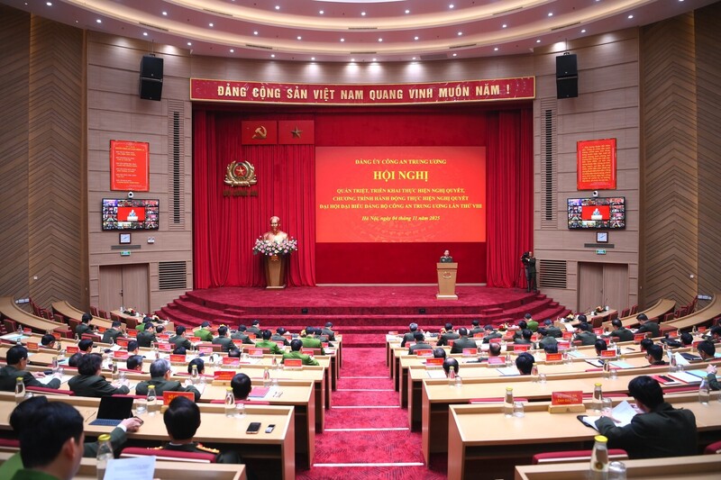 Hội nghị quán triệt, triển khai thực hiện Nghị quyết, Chương trình hành động thực hiện Nghị quyết Đại hội đại biểu Đảng bộ Công an Trung ương lần thứ VIII và phát động phong trào thi đua “Ba nhất: Kỷ luật nhất - Trung thành nhất - Gần dân nhất" trong toàn lực lượng Công an nhân dân. Ảnh: Phương Thủy