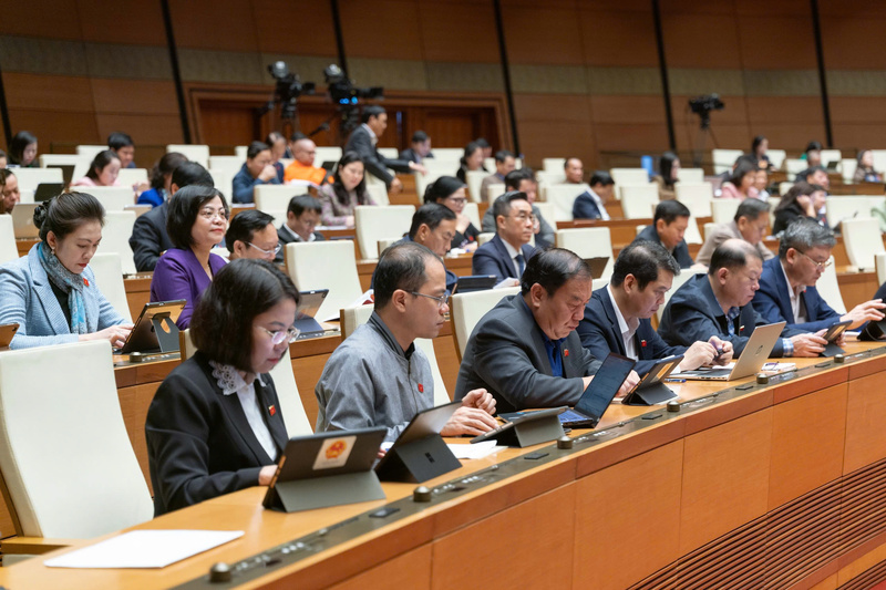 Các đại biểu họp tại hội trường. Ảnh: QH.
