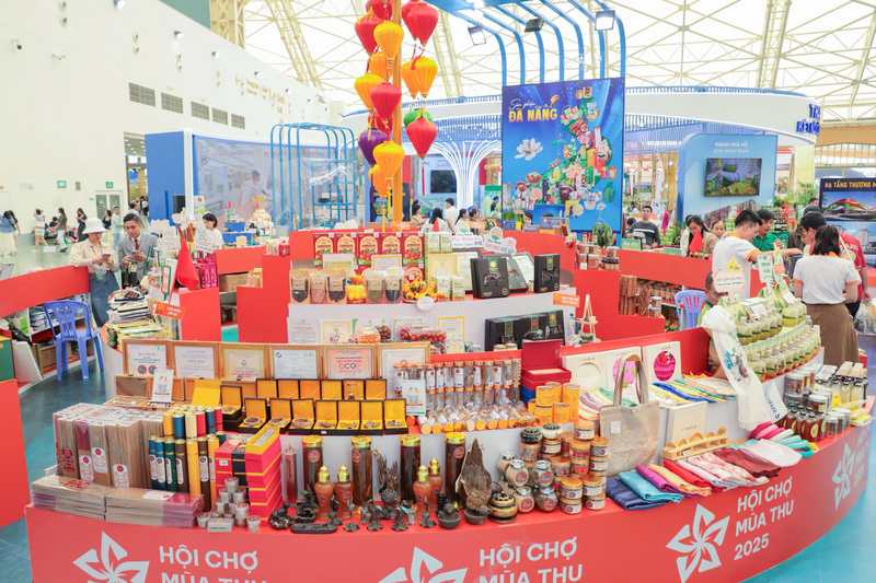Các sản phẩm của TP. Đà Nẵng tham gia trưng bày, quảng bá, giới thiệu tại Hội chợ Mùa Thu lần thứ nhất - 2025. Ảnh: Bình An