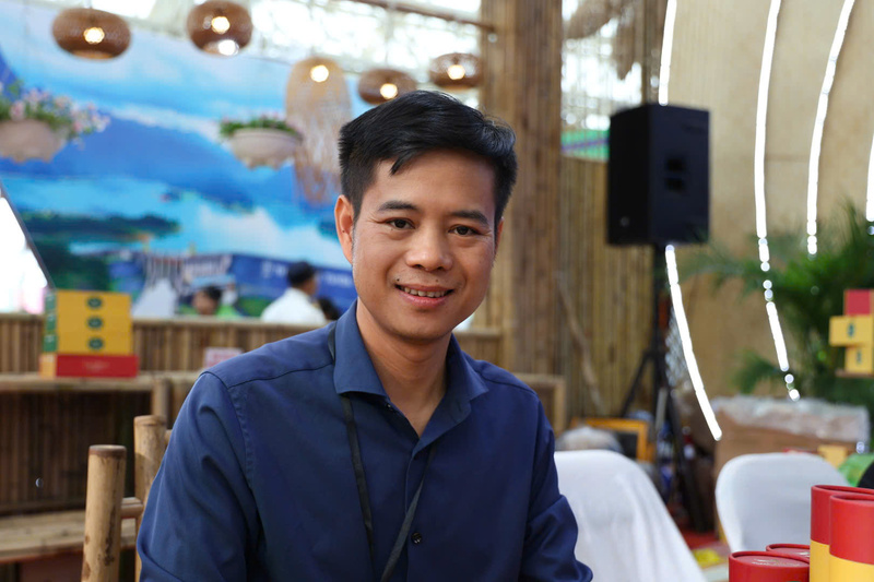 Ông Hứa Văn Thịnh, Giám đốc Hợp tác xã Chè La Bằng mong các cơ quan tiếp tục duy trì, mở rộng các hội chợ lớn như thế này, tạo cơ hội cho các doanh nghiệp, hợp tác xã. Ảnh: Phú Lê