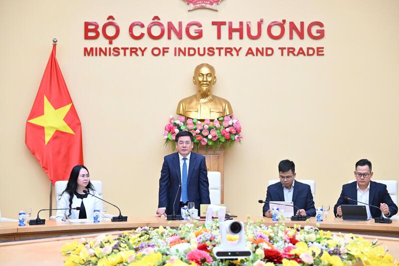 Bộ trưởng Bộ Công Thương yêu cầu các đơn vị thuộc bộ, các nhà thầu, đơn vị tư vấn khẩn trương triển khai các phần việc được giao để hoàn thành chuyển đổi số ngành Công Thương.