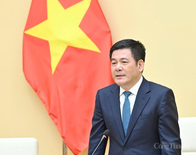 Bộ trưởng Nguyễn Hồng Diên phát biểu tại hội nghị.