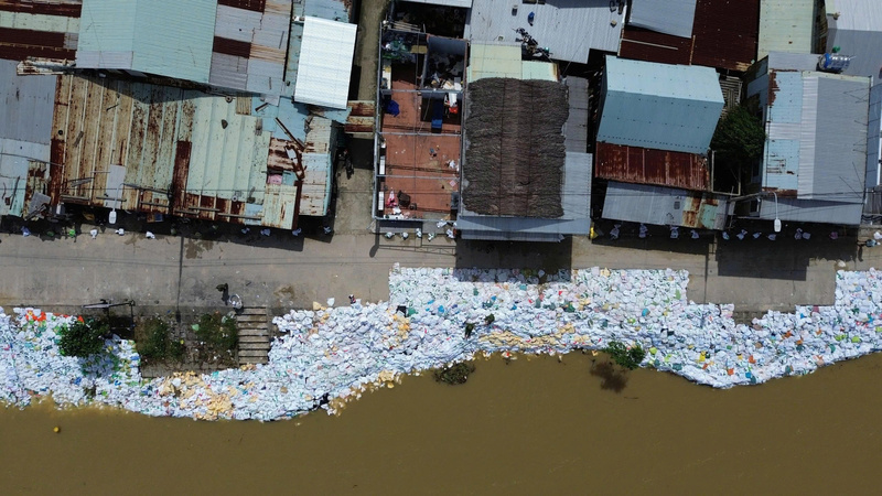 Bờ kè An Lương với chiều dài hơn 1,1 km, có nhiệm vụ chính là bảo vệ hơn 500 hộ dân sinh sống ở vùng hạ lưu. Ảnh: Nguyễn Dương