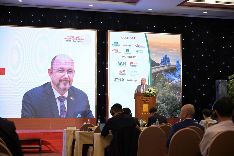 Ông Thomas Gass, Đại sứ Đặc mệnh toàn quyền Thụy Sĩ tại Việt Nam, phát biểu khai mạc diễn đàn.