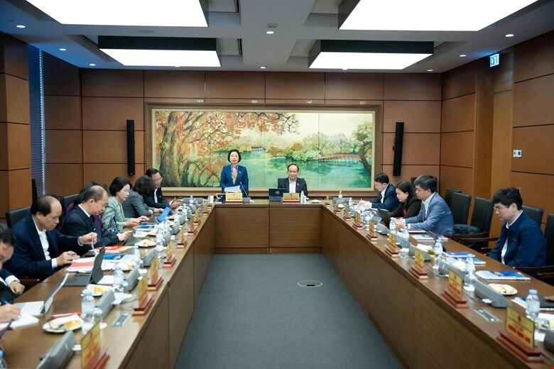 Toàn cảnh phiên họp tại Tổ 1- đoàn TP. Hà Nội sáng 5/11. Ảnh: ĐBND