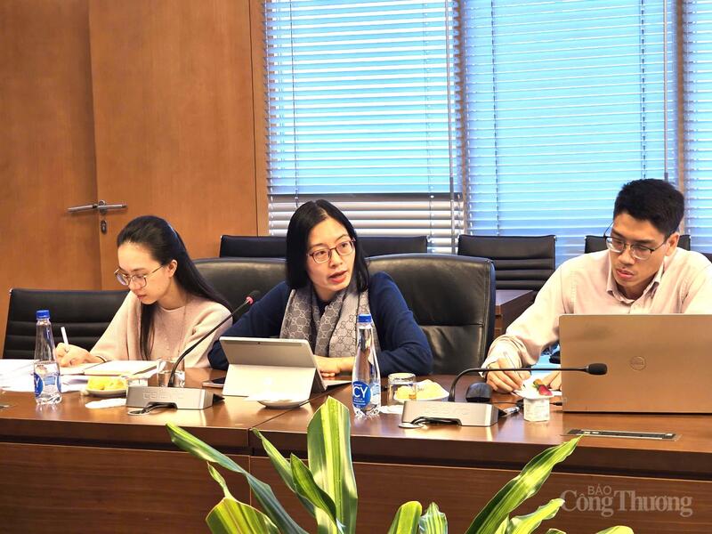 Đại diện Ngân hàng Nhà nước làm rõ nội dung ý kiến đại biểu nêu.