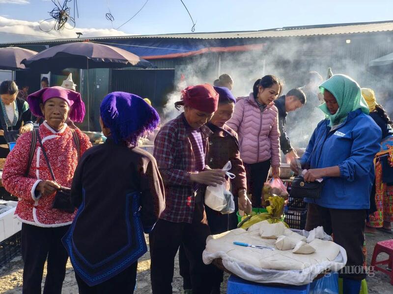 "Điểm hẹn văn hóa"- chợ phiên Sừng của bà con dân tộc thiểu số xã Sì Lở lầu, tỉnh Lai Châu.
