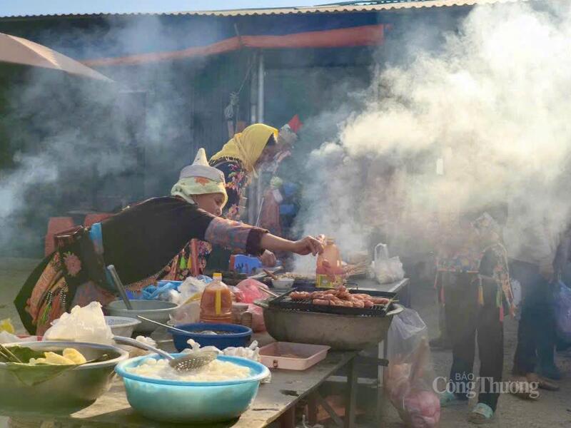 Kết hợp giữa du lịch và chợ phiên không chỉ giúp gìn giữ văn hóa dân tộc mà còn mang lại nguồn thu cho người dân.
