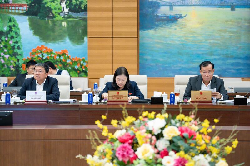 Các đại biểu tham dự phiên họp. Ảnh: Lâm Hiển