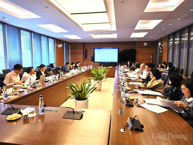 Toàn cảnh cuộc họp.