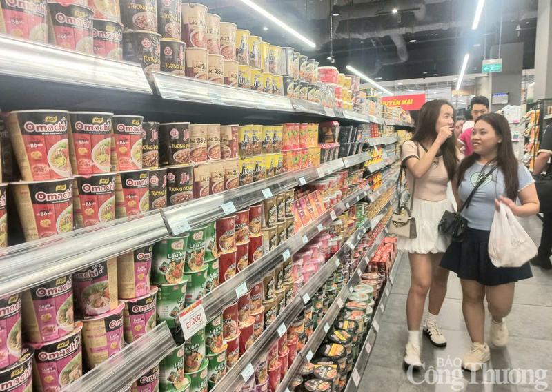 Tại các trung tâm thương mại, siêu thị hàng hoá dồi dào, giá cả không tăng